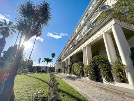 
                                                                                        Vente
                                                                                         .