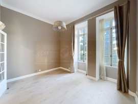 
                                                                                        Vente
                                                                                         .