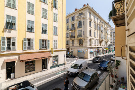 
                                                                                        Vente
                                                                                         .