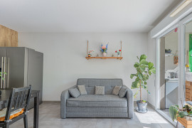 
                                                                                        Vente
                                                                                         .