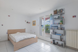 Vente
                                                                                .