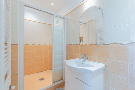 Vente
                                                                                .