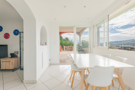 
                                                                                        Vente
                                                                                         .