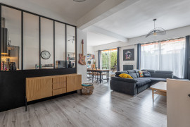 Vente
                                                                                .