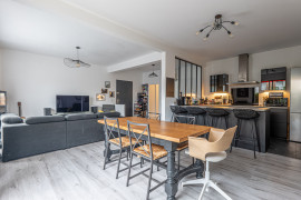 Vente
                                                                                .