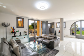 
                                                                                        Vente
                                                                                         .