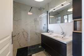 
                                                                                        Vente
                                                                                         .