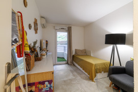 
                                                                                        Vente
                                                                                         .