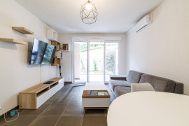 
                                                                                        Vente
                                                                                         .