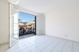 
                                                                                        Vente
                                                                                         .