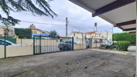 
                                                                                        Vente
                                                                                         .