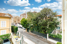 
                                                                                        Vente
                                                                                         .