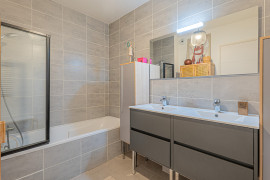 
                                                                                        Vente
                                                                                         .