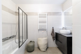 
                                                                                        Vente
                                                                                         .