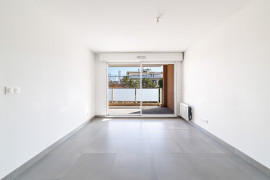 
                                                                                        Vente
                                                                                         .