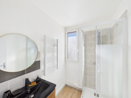 
                                                                                        Colocation
                                                                                         1 chambre disponible en colocation