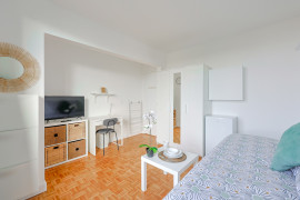 
                                                                                        Colocation
                                                                                         1 chambre disponible en colocation