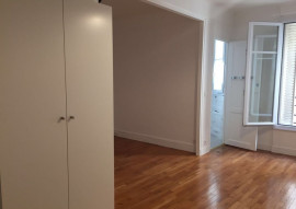 
                                                                                        Location
                                                                                         1 Chambre Surface  30m² Etage