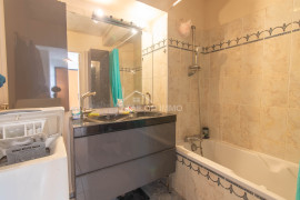 
                                                                                        Location
                                                                                         124 rue Chaponnay