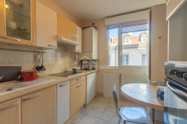 
                                                                                        Location
                                                                                         124 rue Chaponnay
