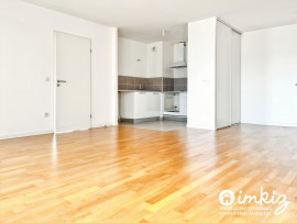 
                                                                                        Vente
                                                                                         2 belles pièces,  ,   loggia , place  parking inc