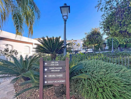 
                                                                                        Vente
                                                                                         2 chambres sur le Golf de la Quinta