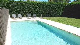 
                                                                                        Vente
                                                                                         2 MAISONS 200m2+Terrain2800m2+Piscine+Local 150m2