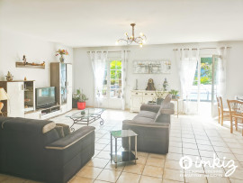 
                                                                                        Vente
                                                                                         2 Maisons de plain pied de 9 et  4 pièces piscine