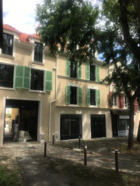 
                                                                                        Vente
                                                                                         2 pièces