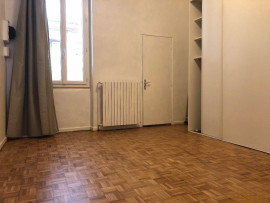 
                                                                                        Location
                                                                                         2 pièces à louer à Paris 17è Métro Brochant