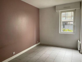 
                                                                                        Location
                                                                                         2 pièces à louer métro Rue St Maur - St Ambroise