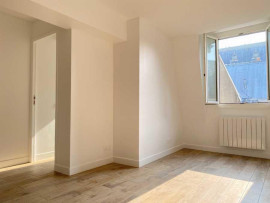 
                                                                                        Location
                                                                                         2 pièces à louer Paris 15 Cambronne