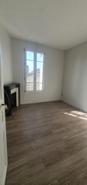 
                                                                                        Location
                                                                                         2 pièces de 35m2 à Villejuif