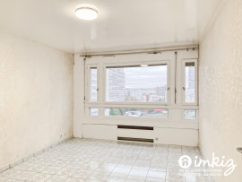 
                                                                                        Vente
                                                                                         2 pièces lumineux, vue dégagée