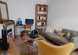 
                                                                                        Location
                                                                                         2 pièces Mairie du 18ème
