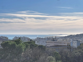 
                                                                                        Location
                                                                                         2 pièces meublé à louer Cimiez