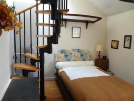 
                                                                                        Location
                                                                                         2 pièces + mezzanine, très calme, de charme