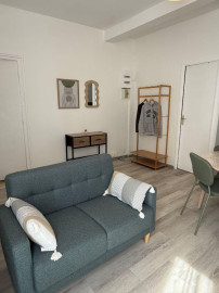 
                                                                                        Location
                                                                                         2 pièces rénovées, cocooning