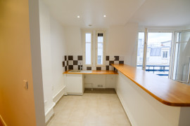 
                                                                                        Vente
                                                                                         2 PIECES SUR COUR