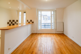 
                                                                                        Vente
                                                                                         2 PIECES SUR COUR