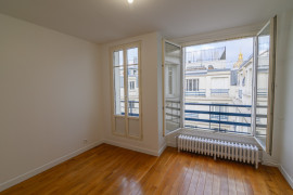 
                                                                                        Vente
                                                                                         2 PIECES SUR COUR