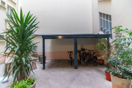 
                                                                                        Vente
                                                                                         GRAND STUDIO SUR COUR