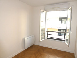 
                                                                                        Location
                                                                                         2 pièces très confortable et pratique