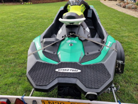 Jet ski - scooter des mers
2017 Seadoo Spark Trixx 3up 90 HP