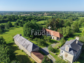
                                                                                        Vente
                                                                                         25 minutes de la mer au milieu de 12 hectares