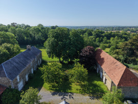 
                                                                                        Vente
                                                                                         25 minutes de la mer au milieu de 12 hectares
