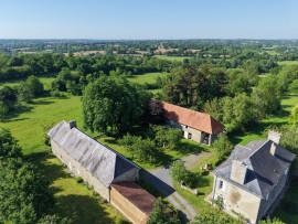 
                                                                                        Vente
                                                                                         25 minutes de la mer au milieu de 12 hectares