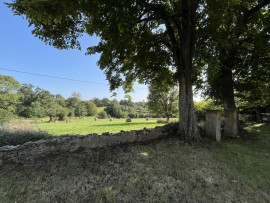 
                                                                                        Vente
                                                                                         25 minutes de la mer au milieu de 12 hectares