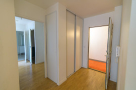 
                                                                                        Vente
                                                                                         3 pièces