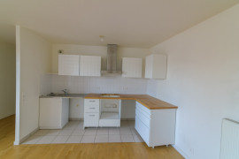 
                                                                                        Vente
                                                                                         3 pièces